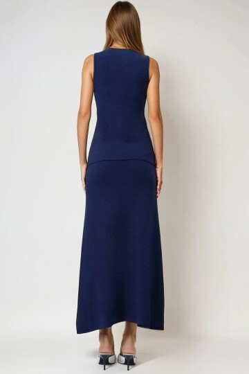 Aksesuar Düğmeli Yelek Ve Maxi Boy Etek Triko Takım