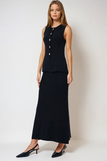 Aksesuar Düğmeli Yelek Ve Maxi Boy Etek Triko Takım