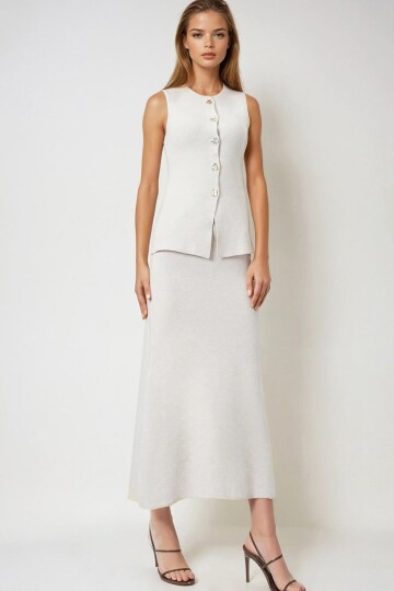 Aksesuar Düğmeli Yelek Ve Maxi Boy Etek Triko Takım