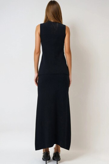 Aksesuar Düğmeli Yelek Ve Maxi Boy Etek Triko Takım