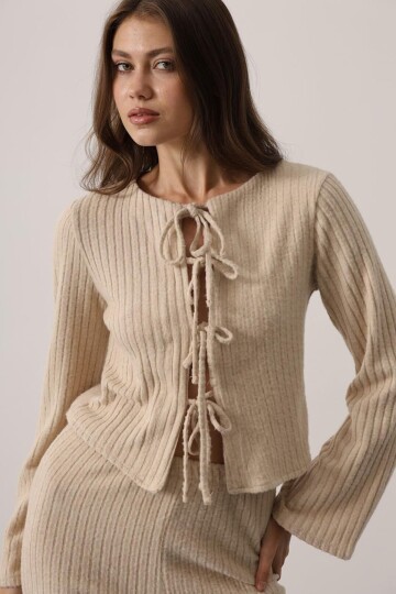 Bağcıklı Uzun Kollu Fiyonklu Triko Bluz