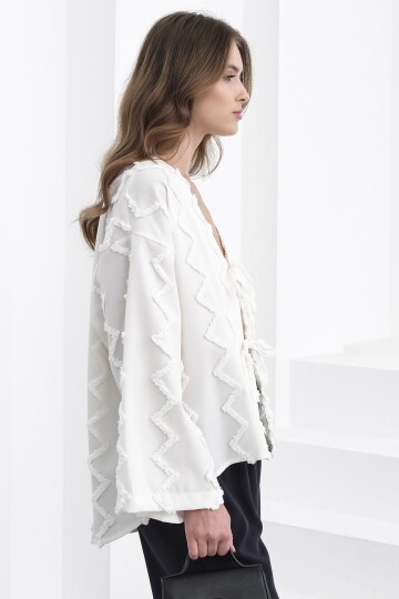 Bağlama Detaylı Zigzag Desenli Bluz