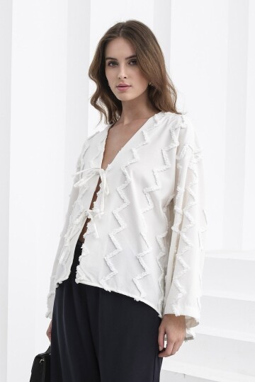 Bağlama Detaylı Zigzag Desenli Bluz