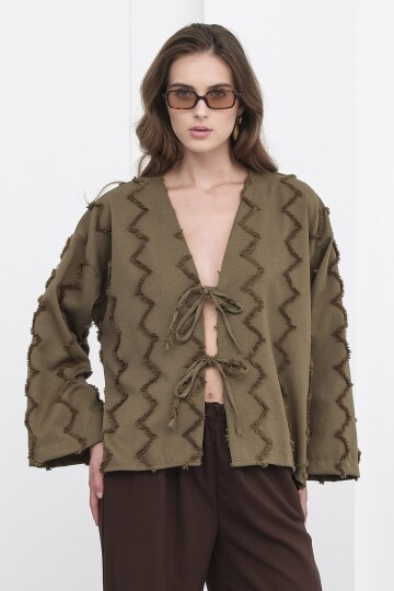 Bağlama Detaylı Zigzag Desenli Bluz