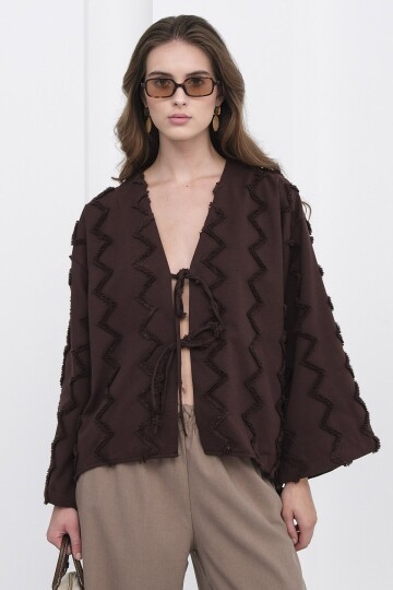 Bağlama Detaylı Zigzag Desenli Bluz