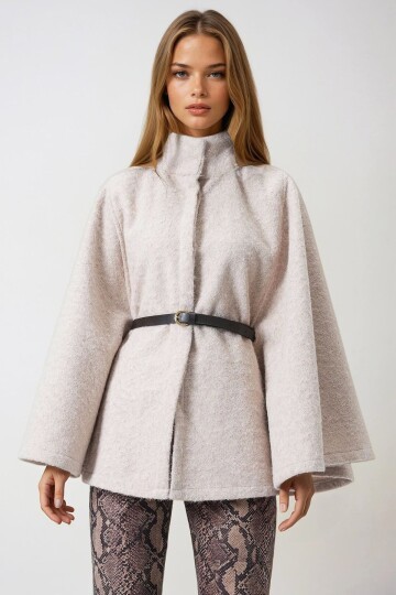 Bej Kemerli Gizli Düğmeli Premium Pelerin