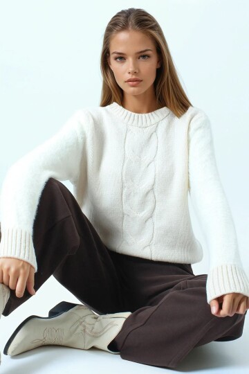 Bisiklet Yaka Bel Ve Kolları Ribana Detaylı Püsküllü Triko Kazak