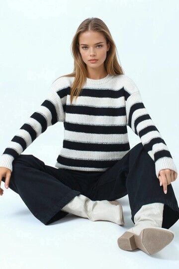 Bisiklet Yaka Çizgili Triko Kazak