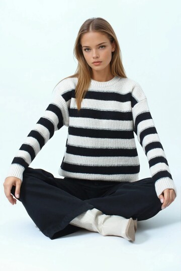 Bisiklet Yaka Çizgili Triko Kazak