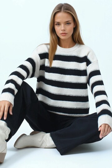 Bisiklet Yaka Çizgili Triko Kazak