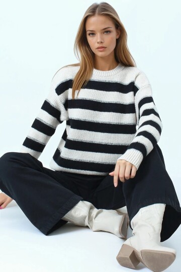 Bisiklet Yaka Çizgili Triko Kazak