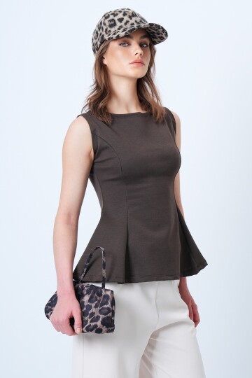 Bisiklet Yaka Dikiş Detaylı Kolsuz Çelik Örme Bluz