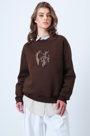 Bisiklet Yaka Nakışlı  İçi Şardonlu 3 İplik Sweatshirt