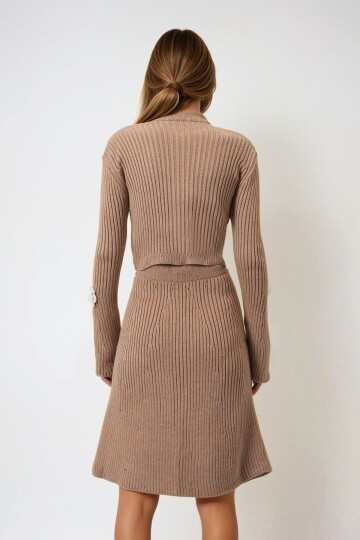 Bisküvi Fitilli Çiçek Düğme Detaylı Triko Hırka Ve Etek Takım