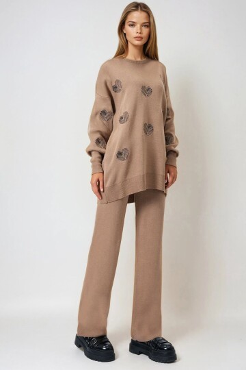 Bisküvi Kalp Desenli Triko Kazak Ve Düz Paça Pantolon Takım