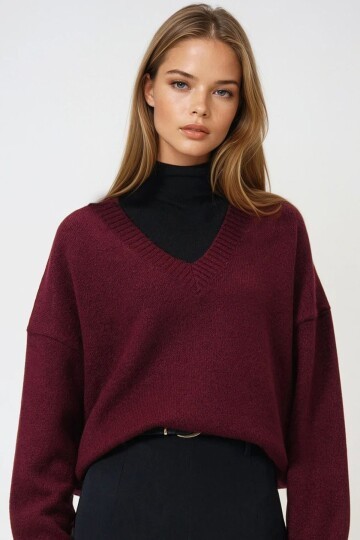 Düşük Omuz V Yaka Triko Kazak