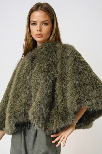 Çağla Yeşili Agraflı Astarlı Kürk Pelerin