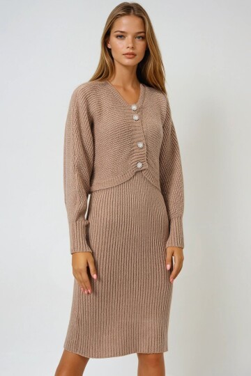 Düğme Kapamalı Crop Hırka ve Ön Arka V Yaka Fitilli Triko Elbise Takım