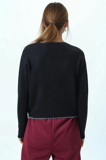 Çiçek Detaylı Bisiklet Yaka Triko Hırka