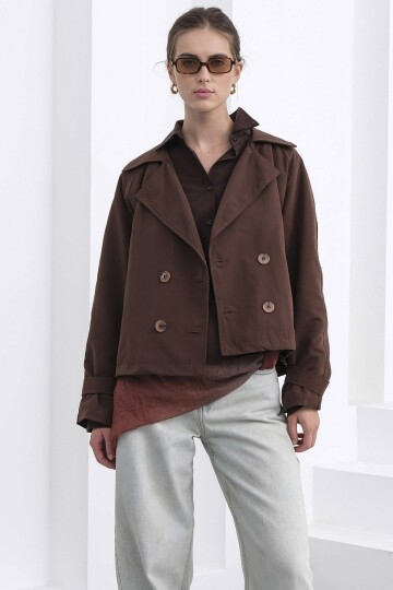 Çift Düğmeli Kruvaze Yaka Kısa Astarlı Trençkot