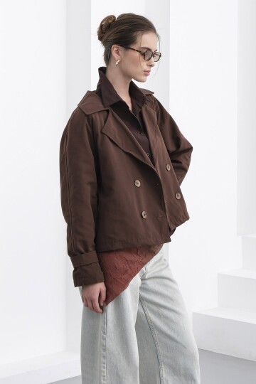 Çift Düğmeli Kruvaze Yaka Kısa Astarlı Trençkot