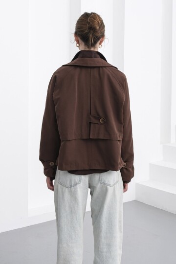 Çift Düğmeli Kruvaze Yaka Kısa Astarlı Trençkot