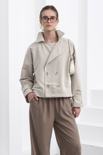 Çift Düğmeli Kruvaze Yaka Kısa Astarlı Trençkot