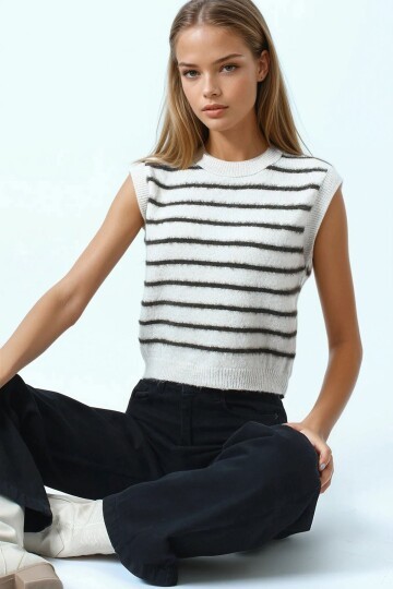 Çizgili Bisiklet Yaka Kolsuz Püsküllü Triko Bluz