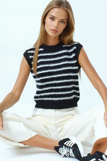 Çizgili Bisiklet Yaka Kolsuz Püsküllü Triko Bluz