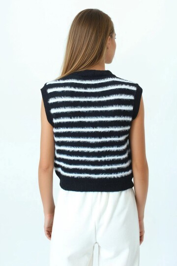 Çizgili Bisiklet Yaka Kolsuz Püsküllü Triko Bluz