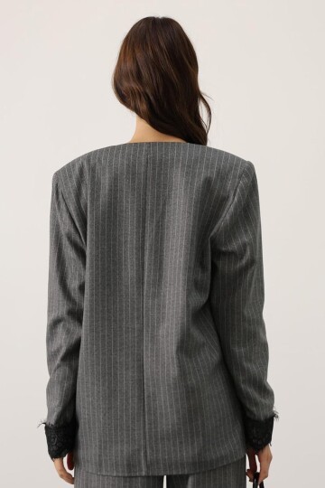 Dantel Detaylı Derin V Yaka Oversize Çizgili Ceket