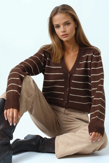 Derin V Yaka Düğmeli Çizgili Triko Hırka