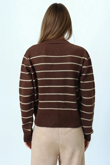 Derin V Yaka Düğmeli Çizgili Triko Hırka