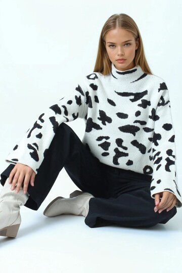 Desenli Yarım Balıkçı Yaka Triko Kazak