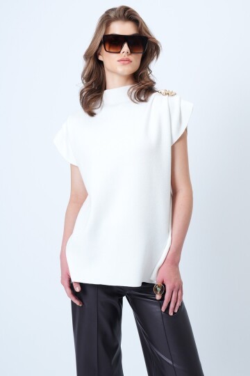 Dik Yaka Omuz Drape Ve Metal Aksesuarlı Yün Karışımlı Tasarım Kazak