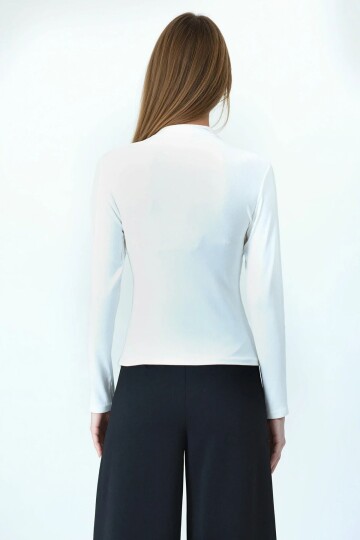 Dik Yaka Önü Çımalı Basic Bluz