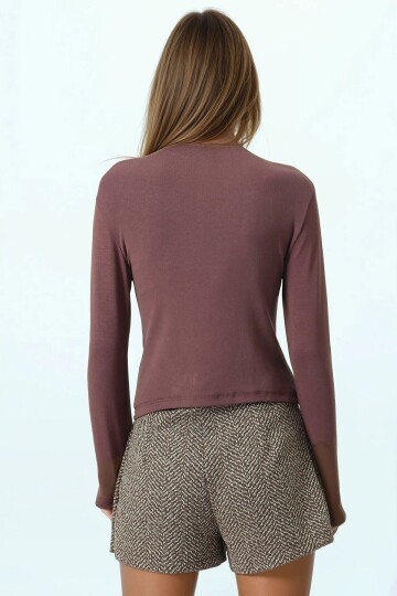 Dik Yaka Önü Çımalı Basic Bluz