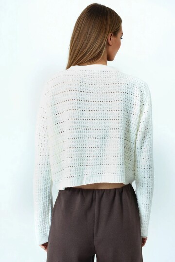 Dokulu Örgü Desenli Uzun Kollu Düğmeli Triko Hırka