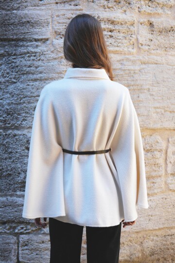 Düğme Kapamalı Kemerli Kaşe Pelerin