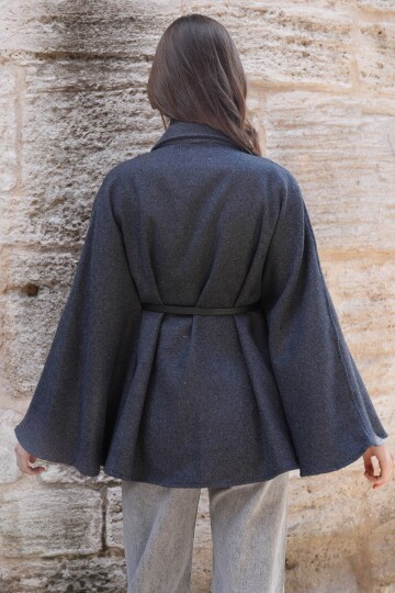 Düğme Kapamalı Kemerli Kaşe Pelerin