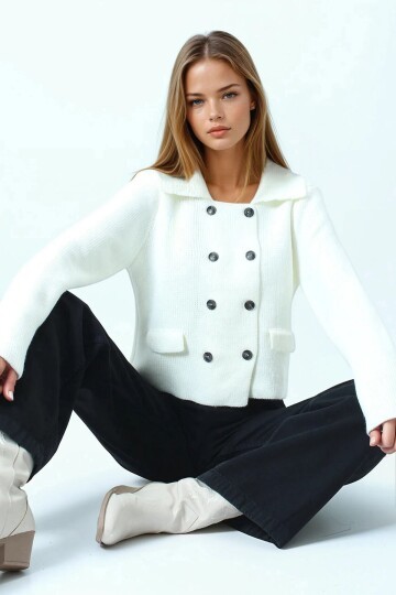 Düğmeli Cep Detaylı Triko Hırka