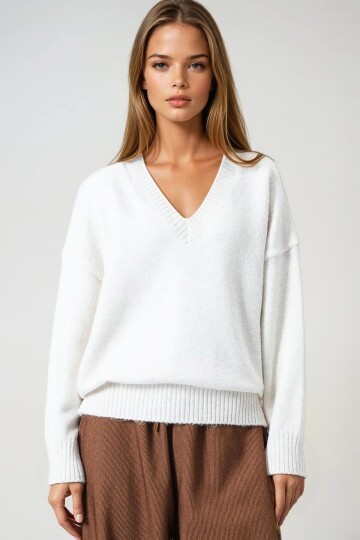 Düşük Omuz V Yaka Triko Kazak