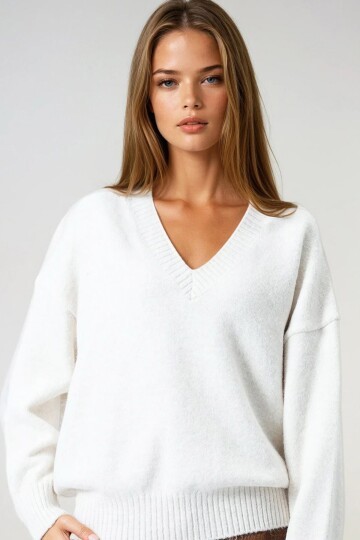 Düşük Omuz V Yaka Triko Kazak