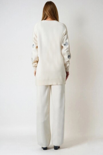 Ekru Kalp Desenli Triko Kazak Ve Düz Paça Pantolon Takım