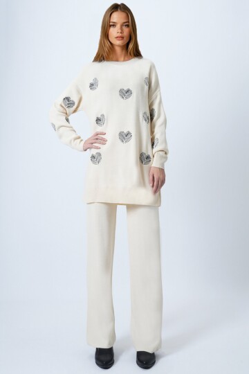 Ekru Kalp Desenli Triko Kazak Ve Düz Paça Pantolon Takım
