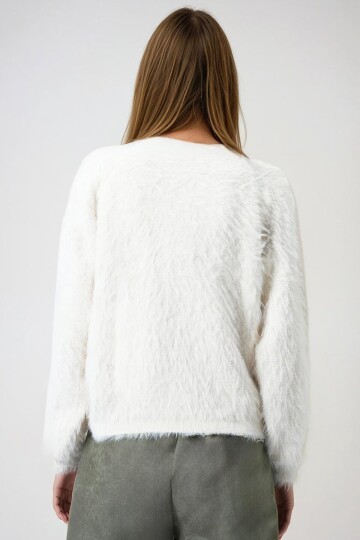 Ekru Kalp Düğme Detaylı Sakallı Hırka