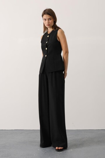 Gold Düğme Detaylı Yelek Ve Pileli Palazzo Pantolon Takım