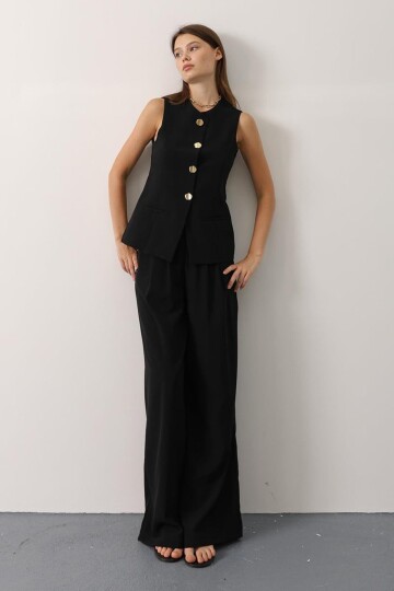 Gold Düğme Detaylı Yelek Ve Pileli Palazzo Pantolon Takım