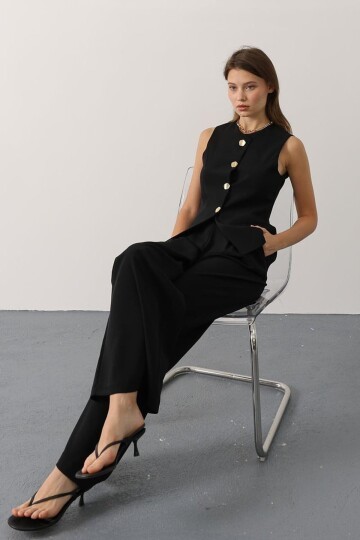 Gold Düğme Detaylı Yelek Ve Pileli Palazzo Pantolon Takım