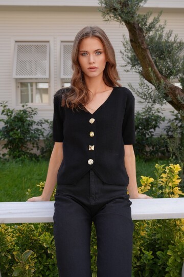 Gold Düğmeli Derin V Yaka Kısa Kol Triko Bluz